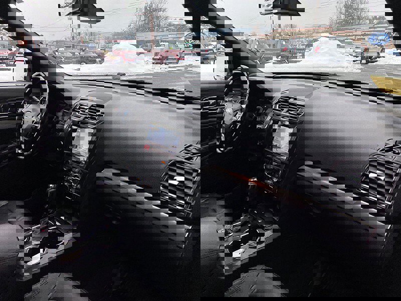 Certified 2018 Ford Explorer XLT w/ Equipment Group 202A image 28