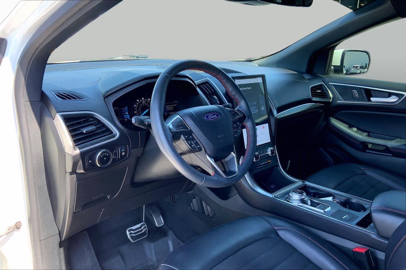 Certified 2024 Ford Edge ST-Line AWD/4WD image 17