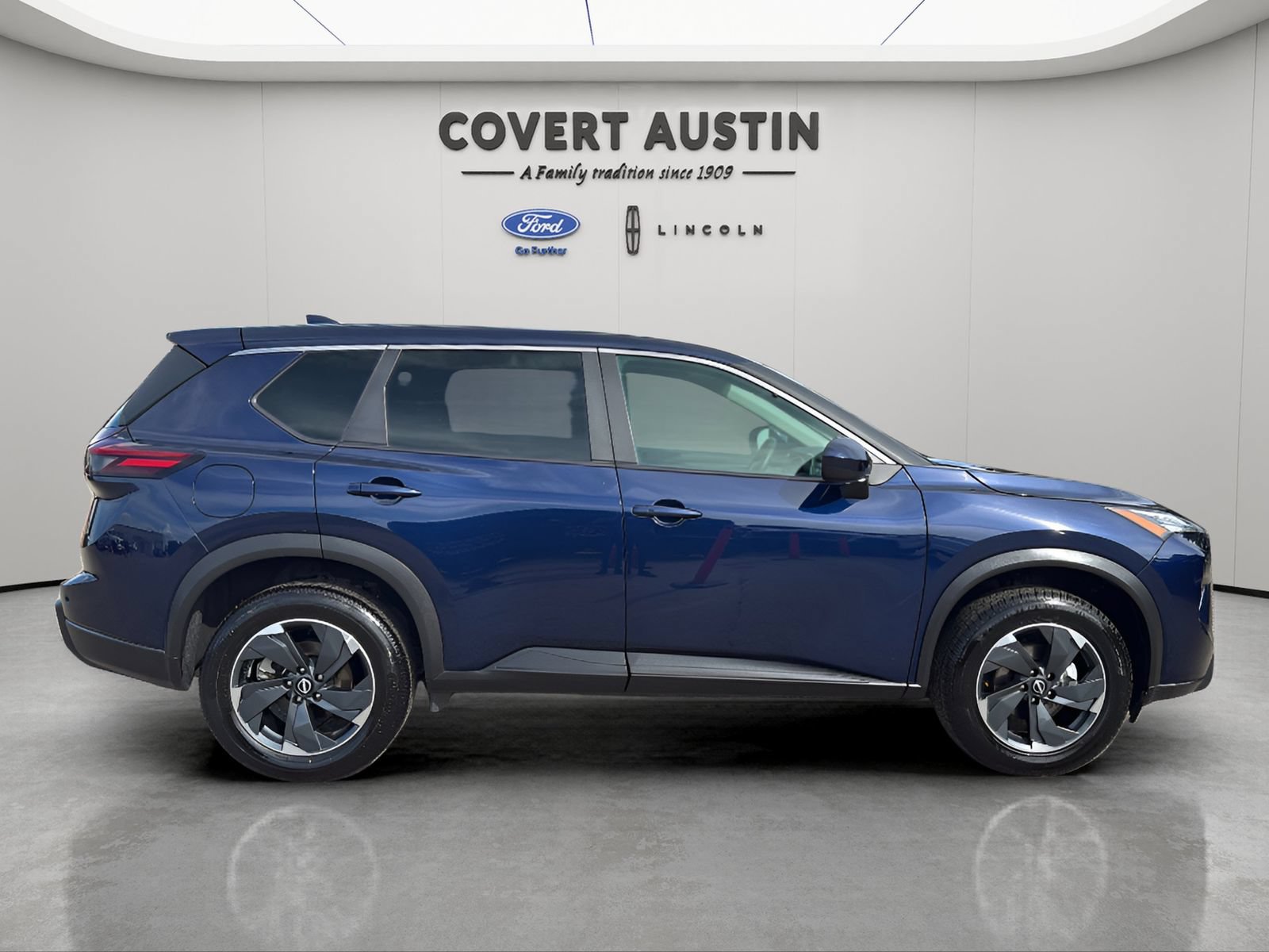 Used 2024 Nissan Rogue SV FWD image 6