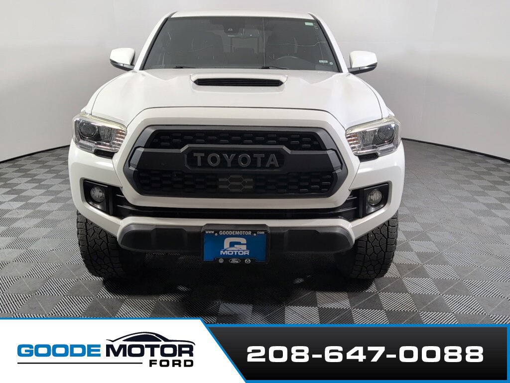 Used 2018 Toyota Tacoma TRD Sport w/ Technology Package AWD/4WD image 3