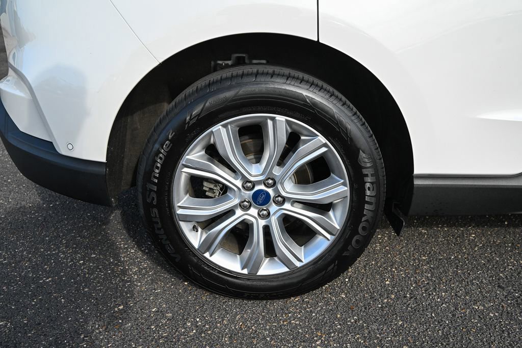 Certified 2020 Ford Edge Titanium w/ Equipment Group 301A image 17