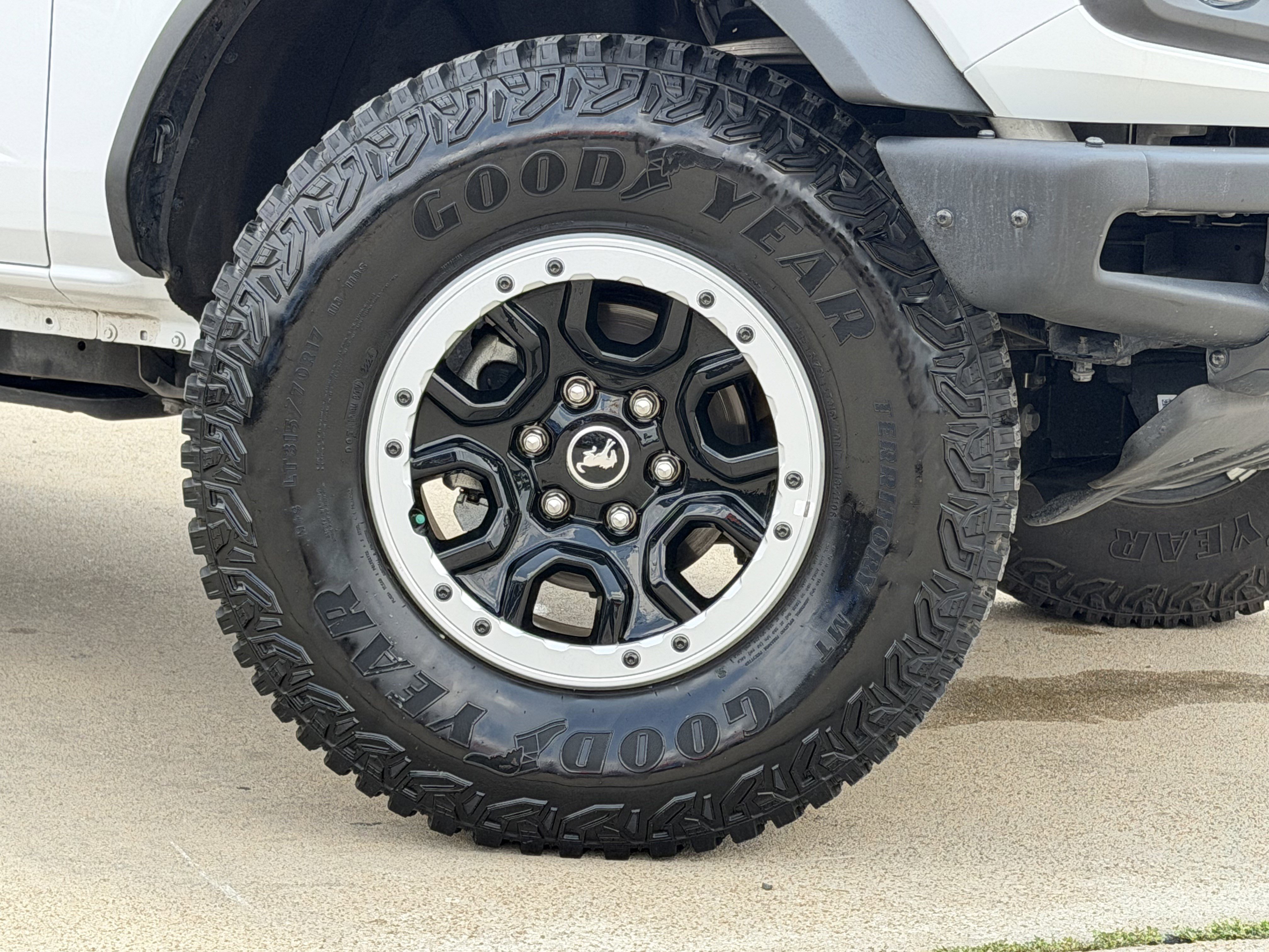 Certified 2024 Ford Bronco Black Diamond w/ Sasquatch Package AWD/4WD image 3