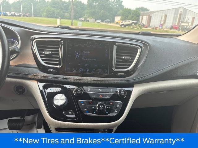 Used 2019 Chrysler Pacifica Limited FWD image 18