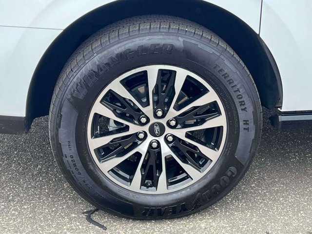 Certified 2025 Ford Expedition Max Platinum image 12