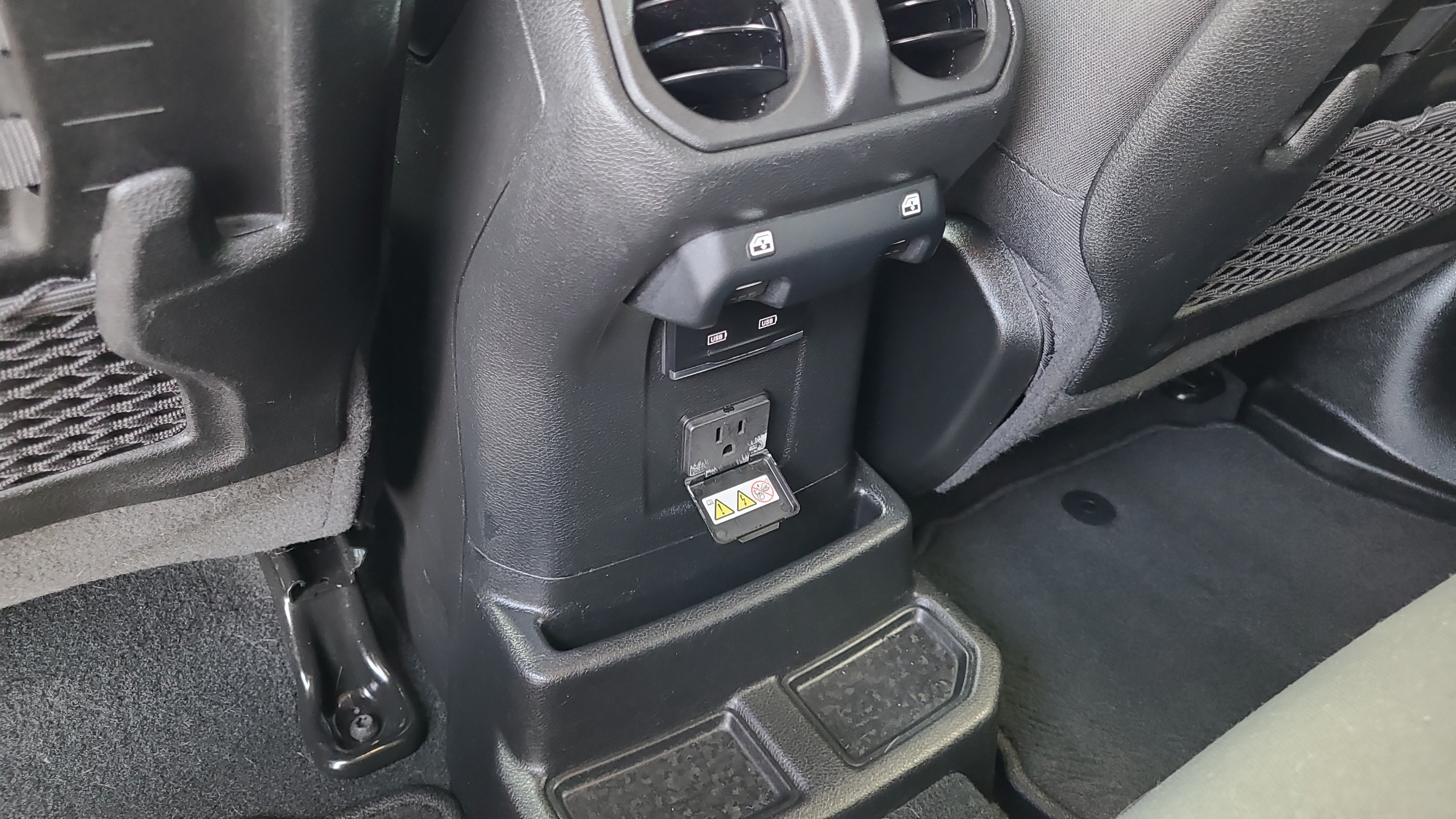 Used 2022 Jeep Wrangler Unlimited Rubicon 4xe AWD/4WD image 16
