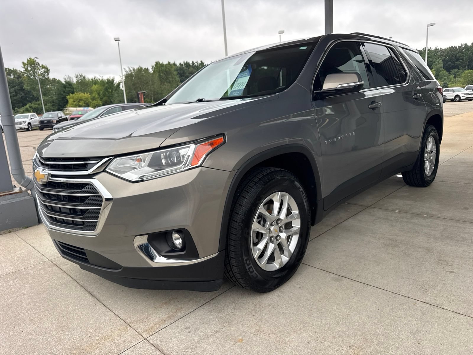 Used 2019 Chevrolet Traverse LT FWD image 3