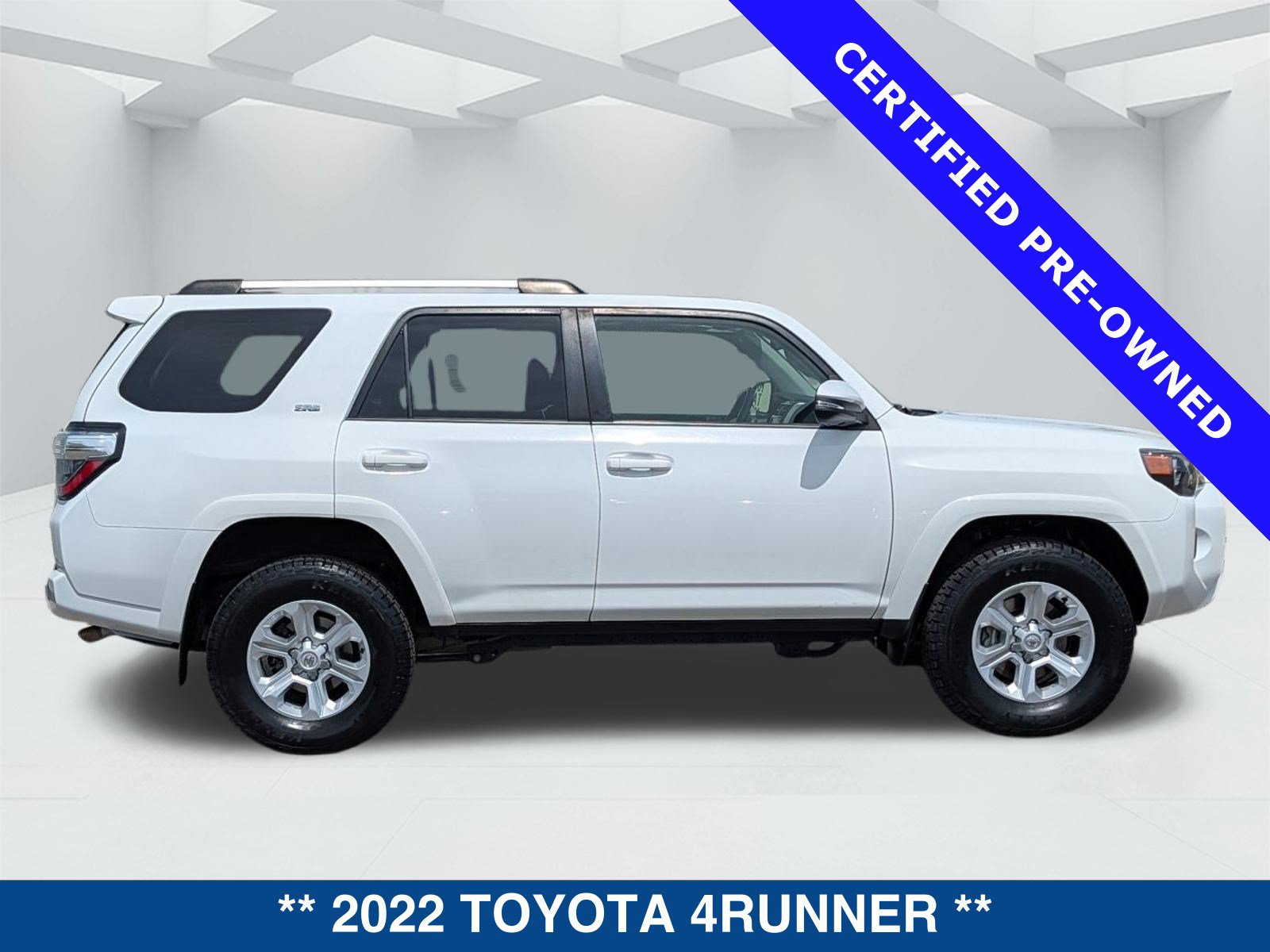 Used 2022 Toyota 4Runner SR5 Premium w/ Moonroof Package AWD/4WD image 4