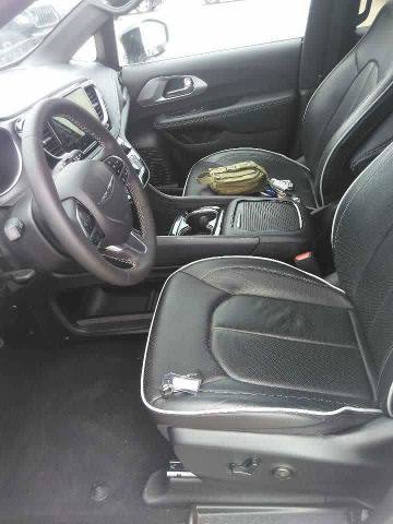 Used 2026 Chrysler Pacifica Limited FWD image 6