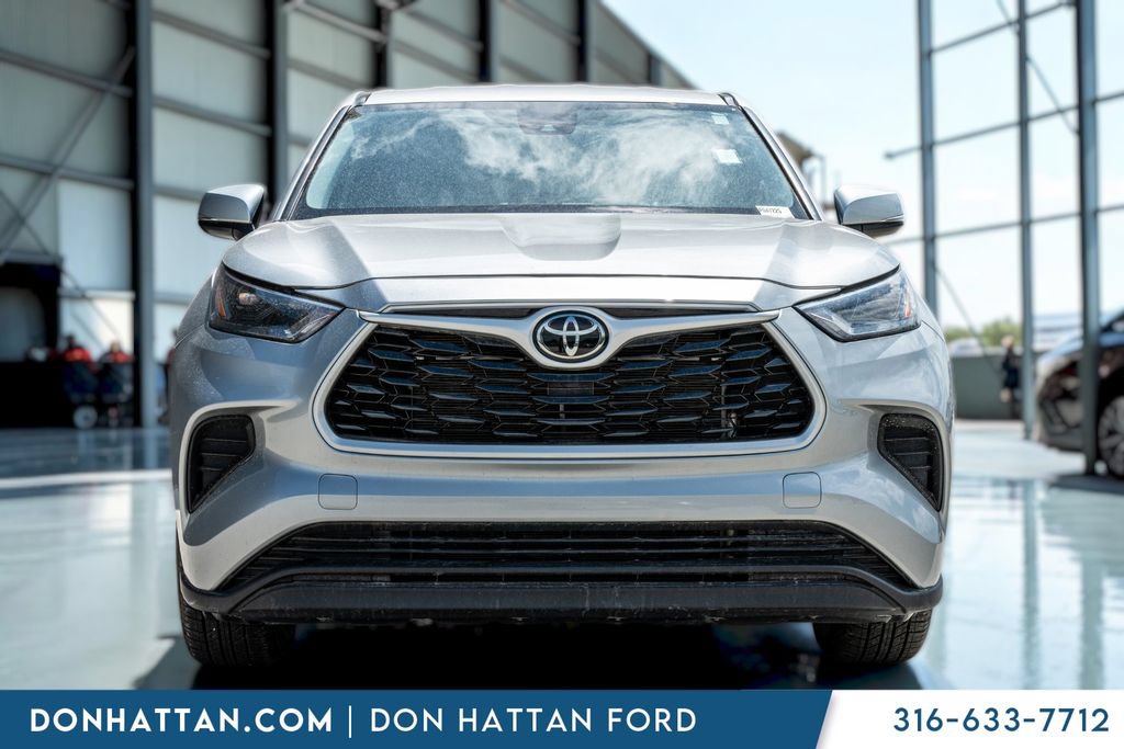 Used 2023 Toyota Highlander L FWD image 32