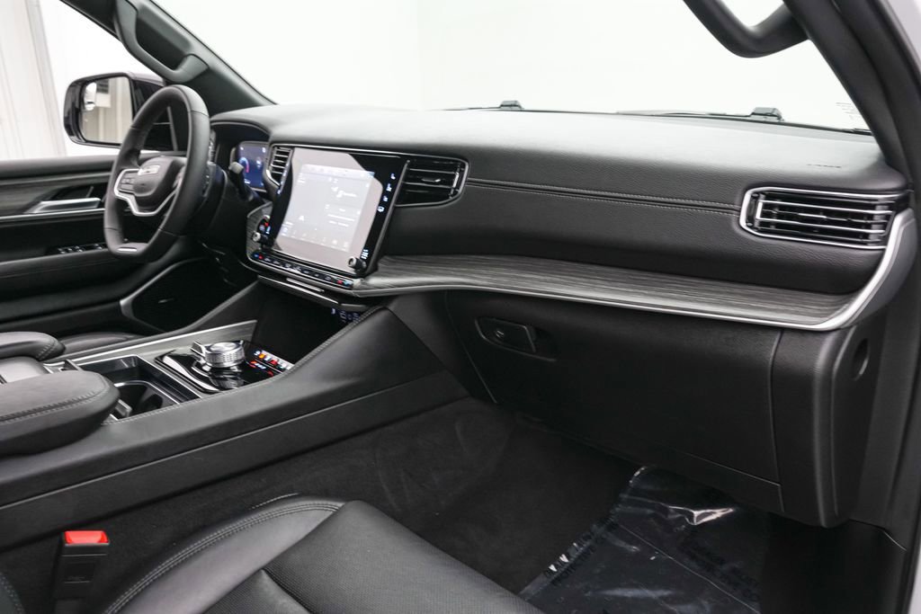 Used 2024 Jeep Wagoneer L Series II w/ Flexible Seating Group image 25