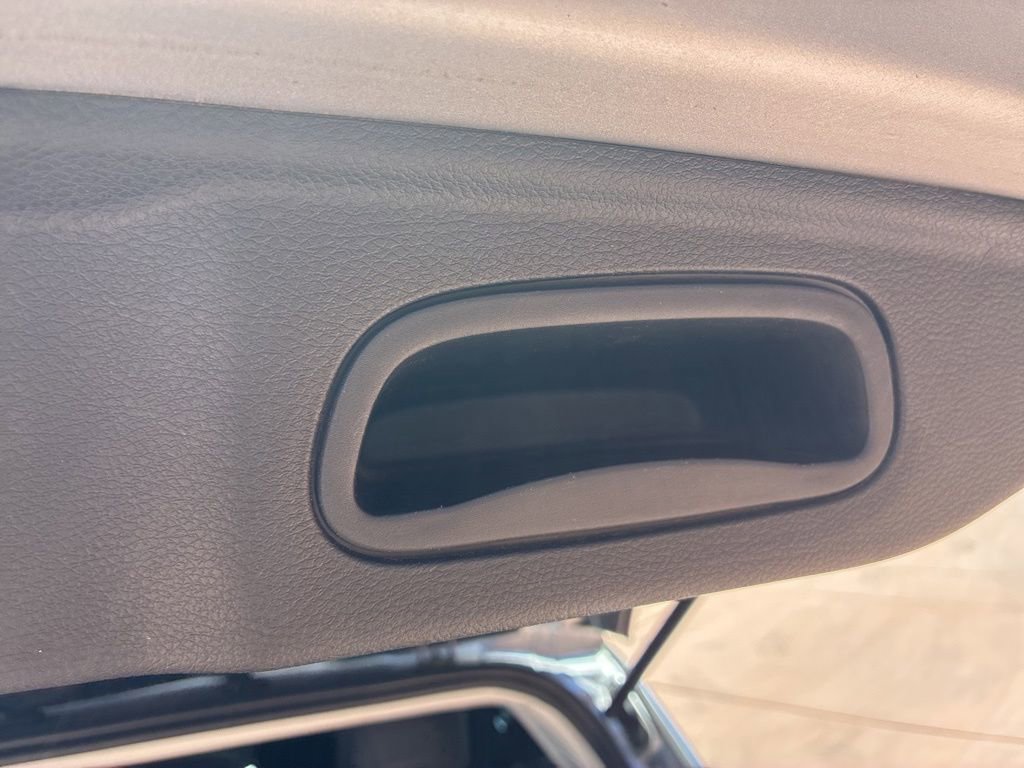 Used 2019 Jeep Compass Latitude w/ Popular Equipment Group FWD image 11