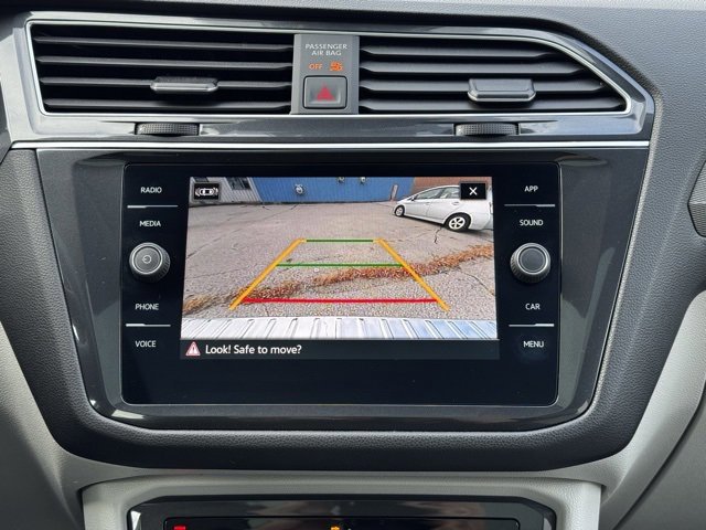 Used 2024 Volkswagen Tiguan SE w/ Panoramic Sunroof Package image 10