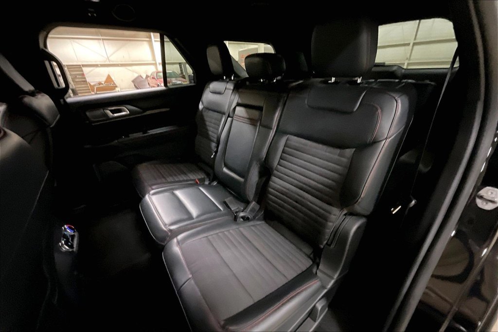 Certified 2025 Ford Explorer ST-Line w/ ST-Line Street Pack AWD/4WD image 24