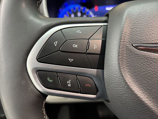 Used 2023 Chrysler Pacifica Touring-L image 17