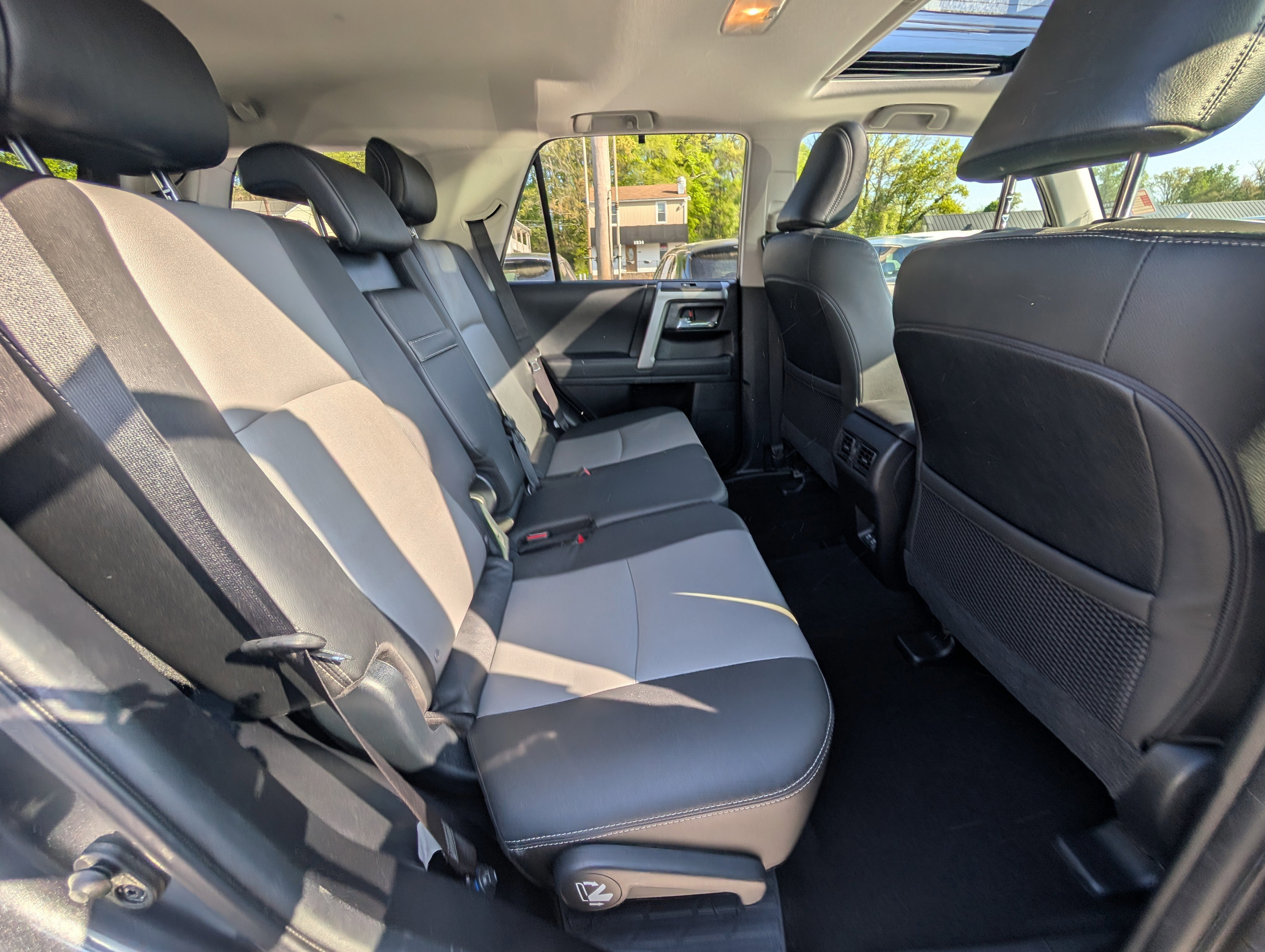 Used 2020 Toyota 4Runner SR5 Premium w/ Moonroof Package AWD/4WD image 13