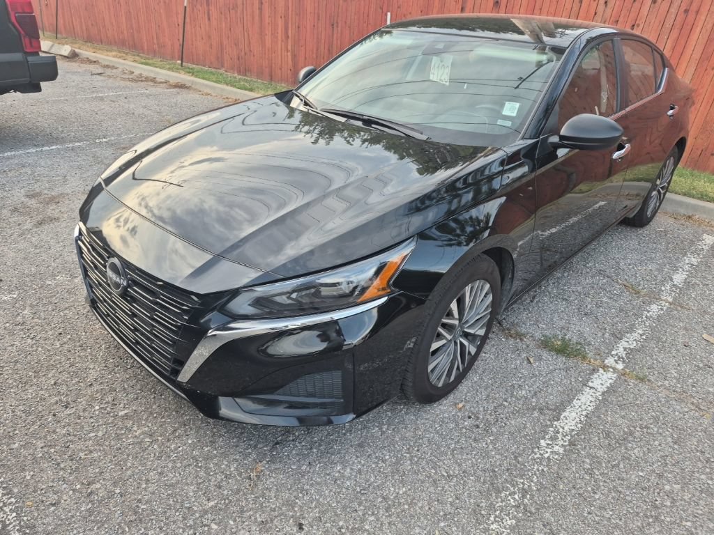 Used 2025 Nissan Altima 2.5 SV FWD image 23