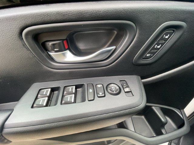 Used 2025 Honda Pilot EX-L image 12