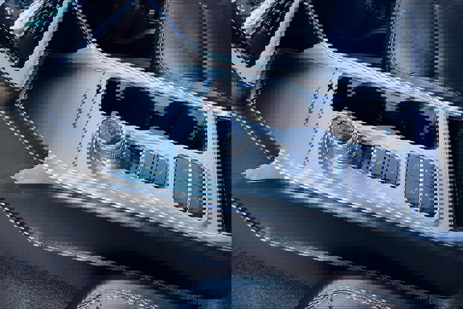 Certified 2021 Ford Explorer XLT w/ Equipment Group 202A image 15