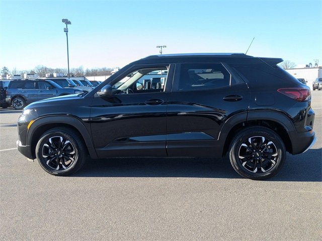 Used 2023 Chevrolet TrailBlazer LT w/ Convenience Package image 2