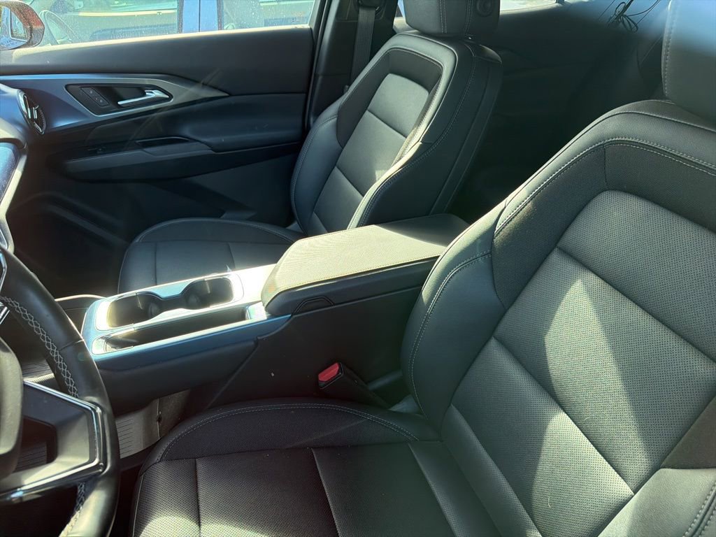 Used 2025 Chevrolet Equinox EV LT w/ Convenience Package image 4