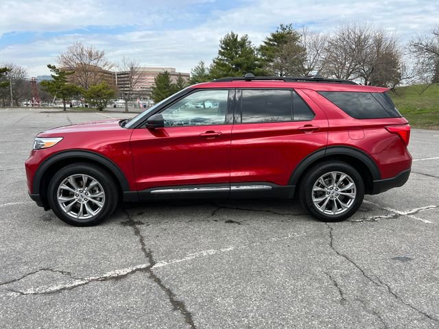 Certified 2023 Ford Explorer XLT w/ Equipment Group 202A image 3