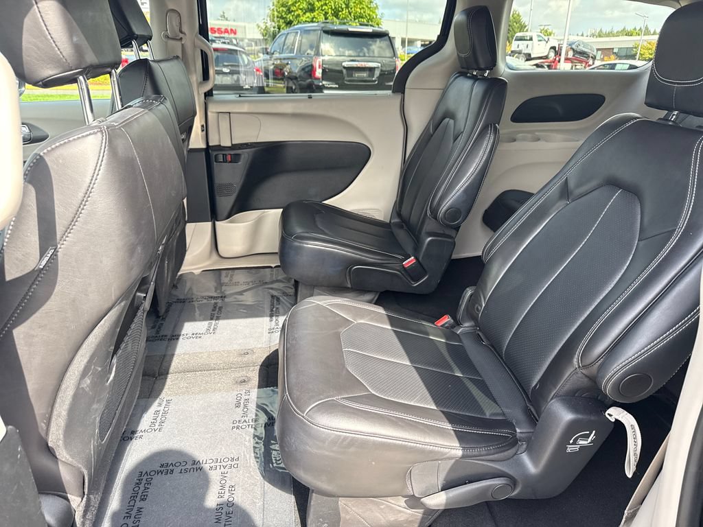 Used 2024 Chrysler Pacifica Touring-L FWD image 9
