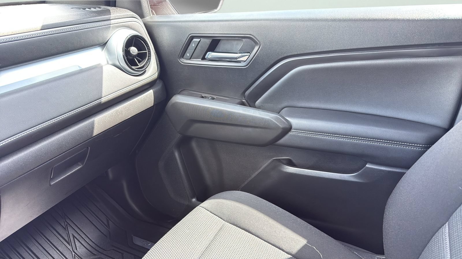 Used 2023 Chevrolet Colorado LT w/ LT Convenience Package RWD image 23