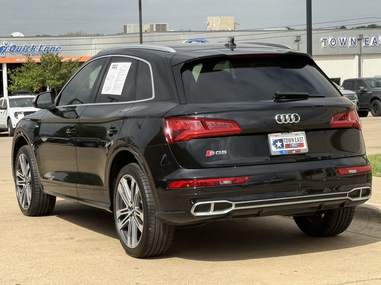 Used 2018 Audi SQ5 Prestige w/ Prestige Package image 4