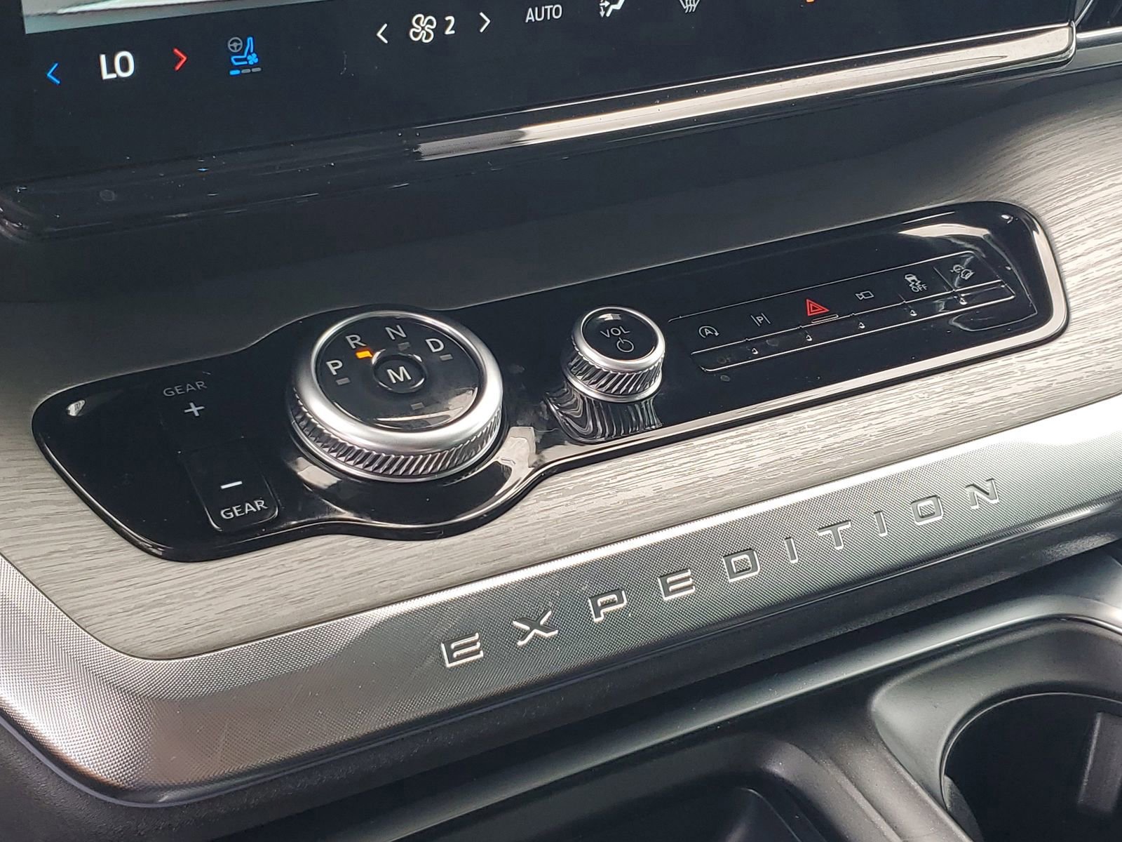 Certified 2025 Ford Expedition Platinum image 28