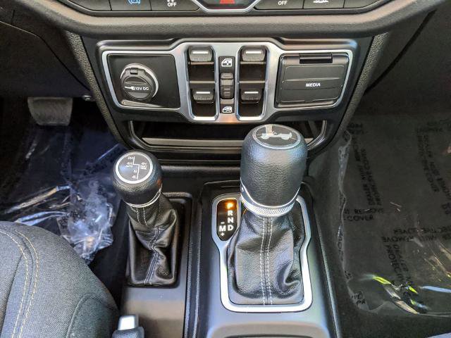 Used 2024 Jeep Wrangler Unlimited Sahara w/ Technology Group image 10