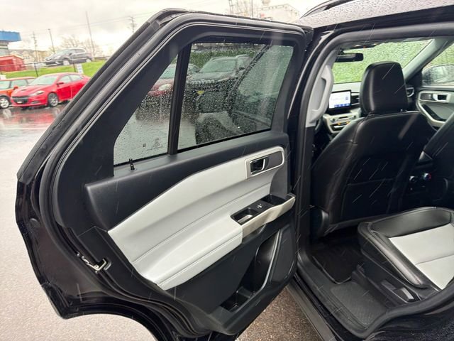 Certified 2022 Ford Explorer XLT w/ Equipment Group 202A AWD/4WD image 28