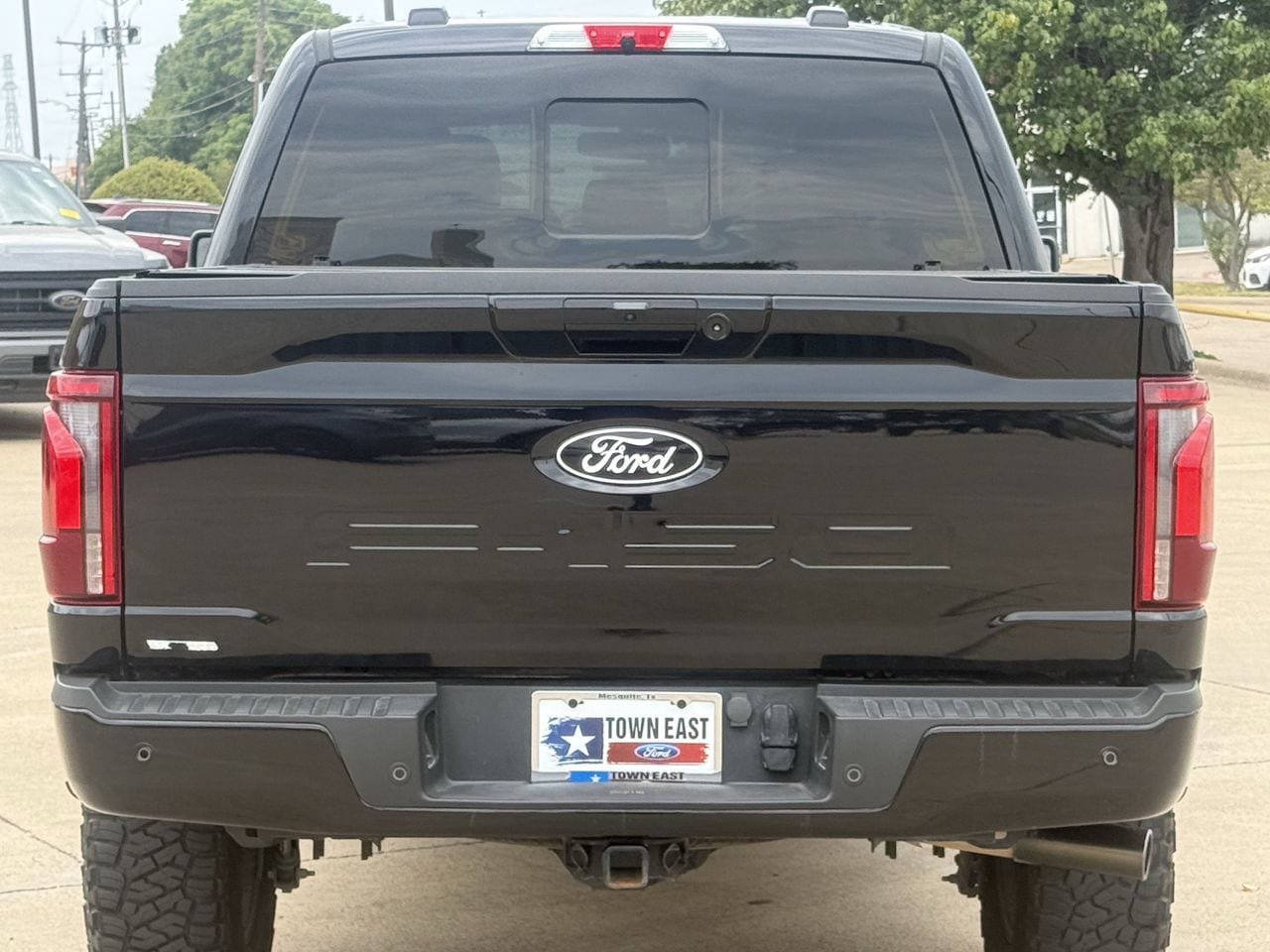 Certified 2024 Ford F150 Platinum w/ FX4 Off-Road Package AWD/4WD image 6