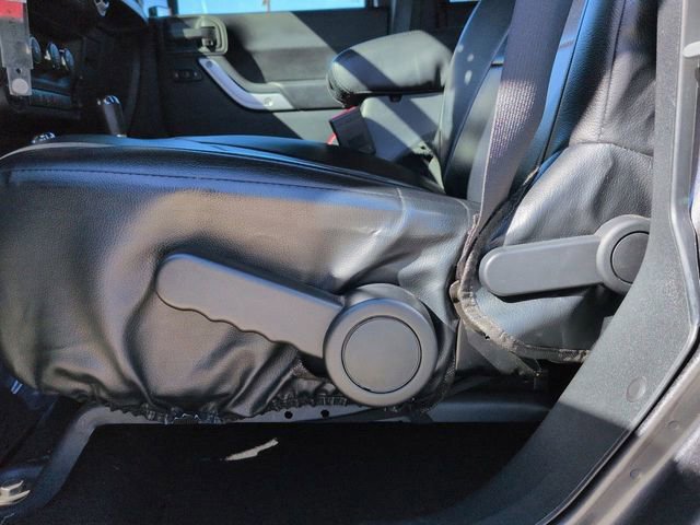 Used 2018 Jeep Wrangler Unlimited Sahara w/ Connectivity Group image 20