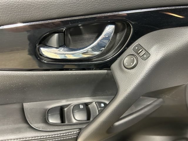 Used 2019 Nissan Rogue Sport SV AWD/4WD image 13