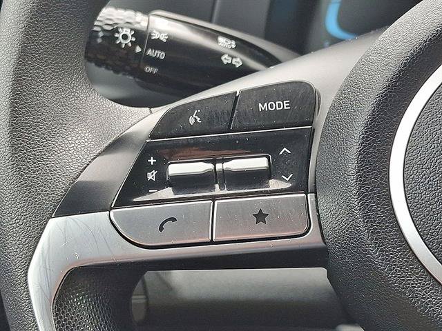 Used 2024 Hyundai Elantra SE FWD image 17