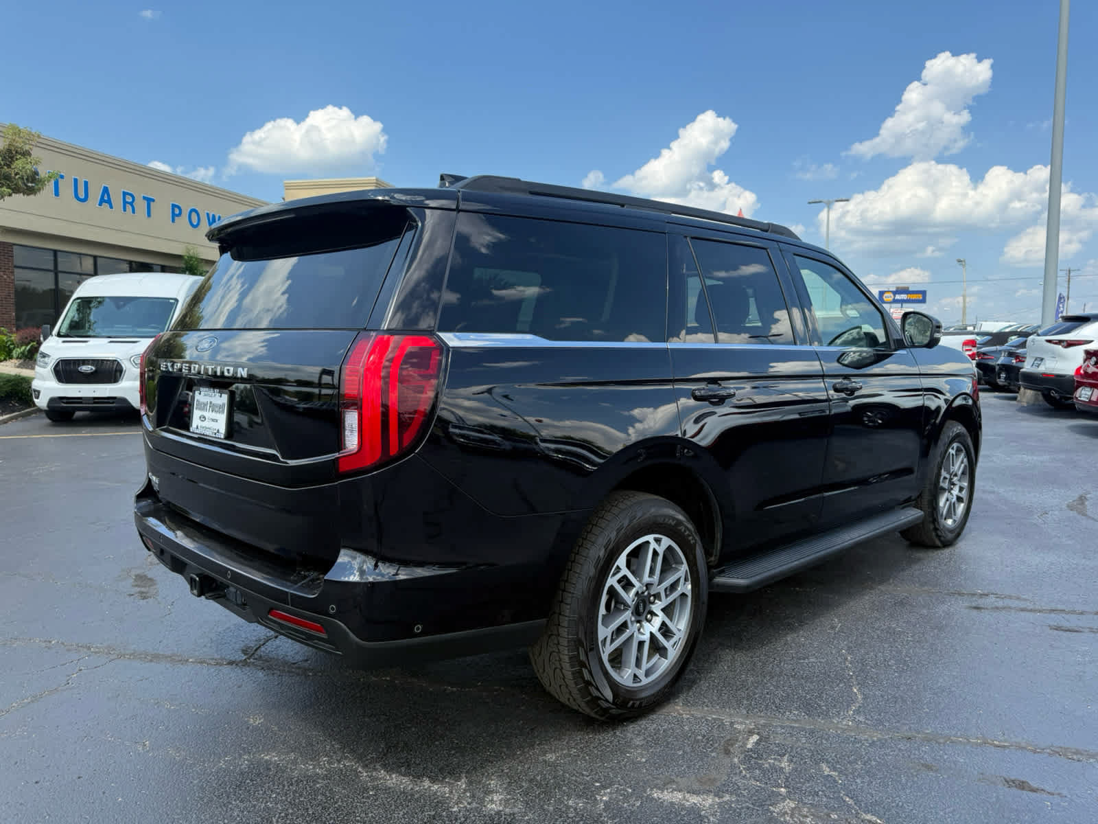Certified 2025 Ford Expedition Active AWD/4WD image 22
