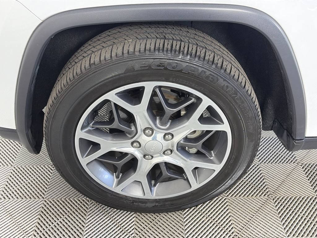 Used 2019 Jeep Grand Cherokee Limited w/ Trailer Tow Group IV AWD/4WD image 8