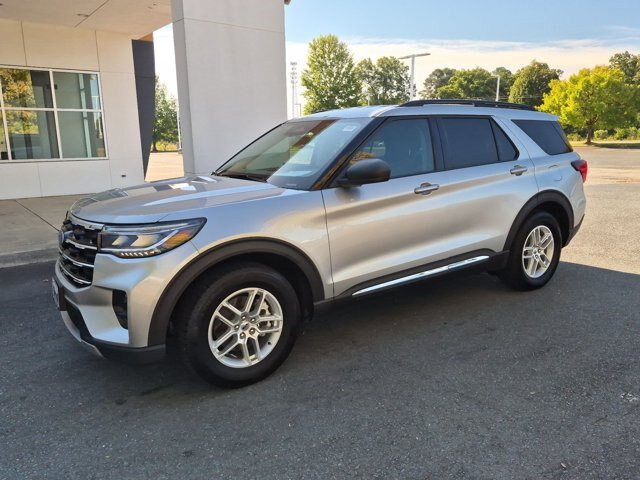 Certified 2025 Ford Explorer Active w/ Active Comfort Package RWD image 8