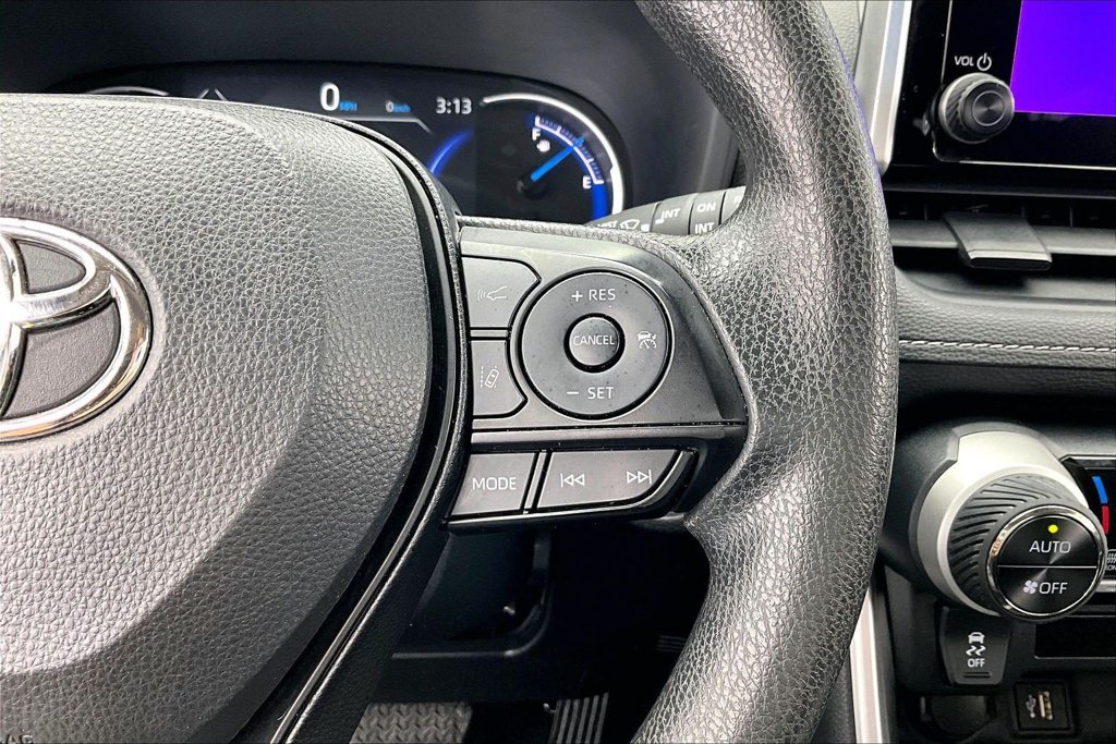 Used 2025 Toyota RAV4 XLE AWD/4WD image 19