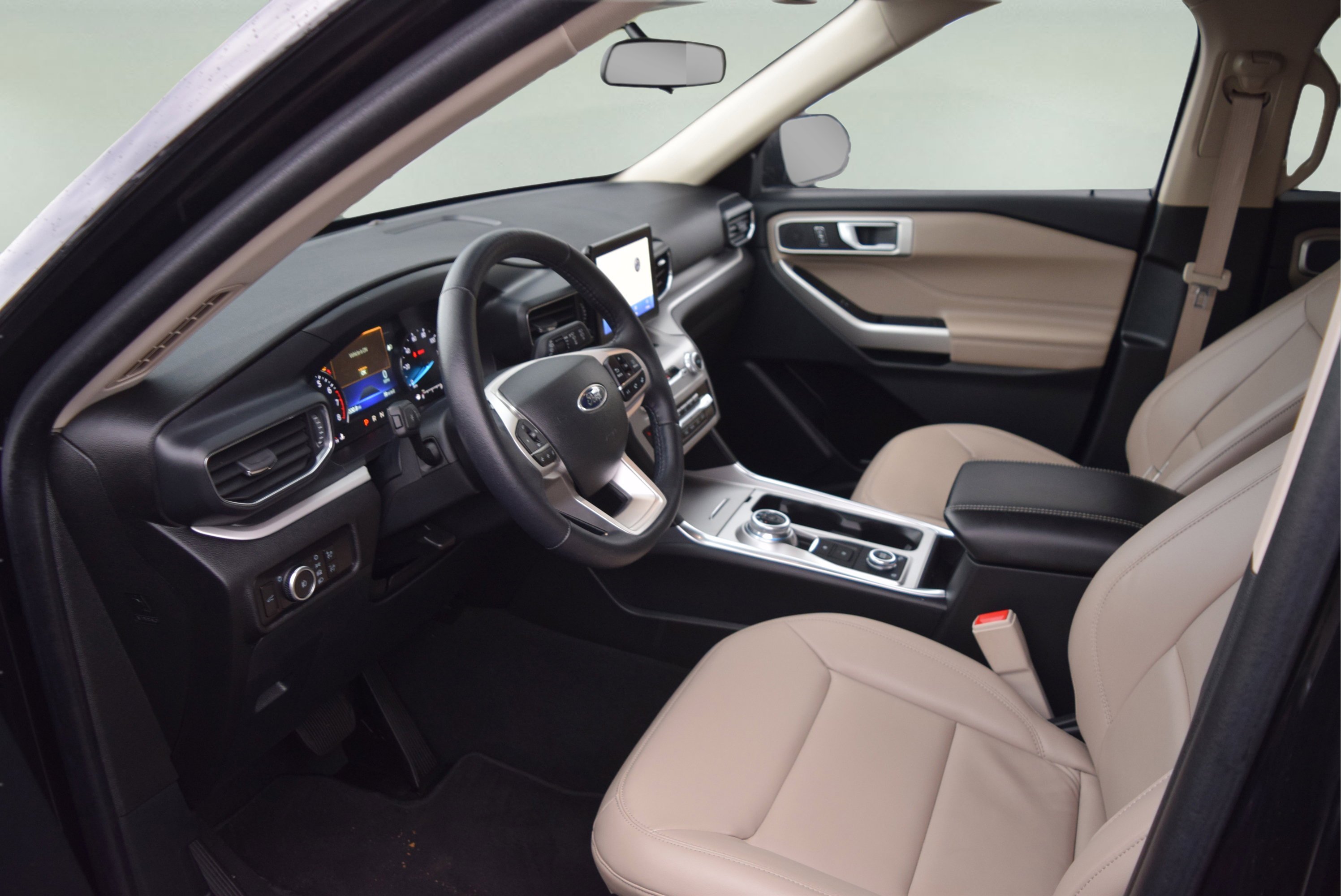 Certified 2023 Ford Explorer XLT w/ Equipment Group 202A image 10