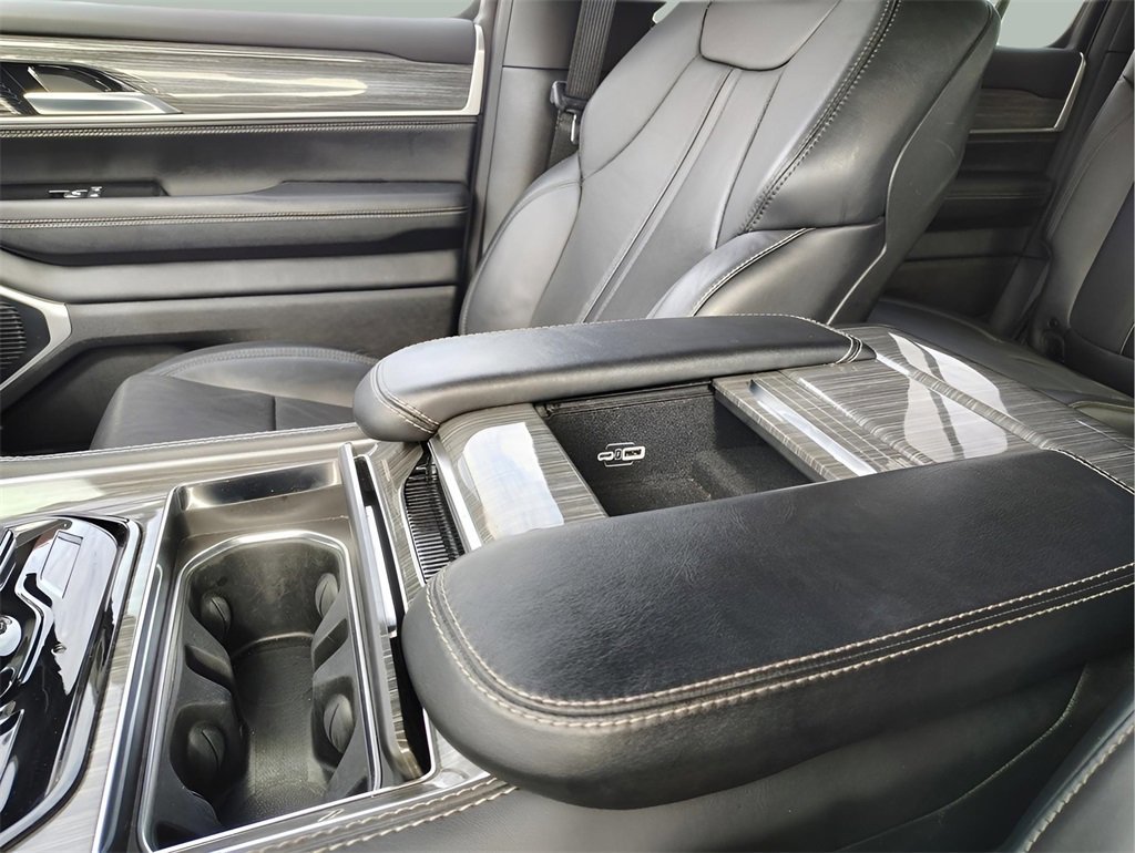 Used 2022 Jeep Wagoneer Series III w/ Flexible Seating Group image 22