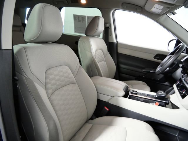 Used 2024 Nissan Pathfinder SV image 8