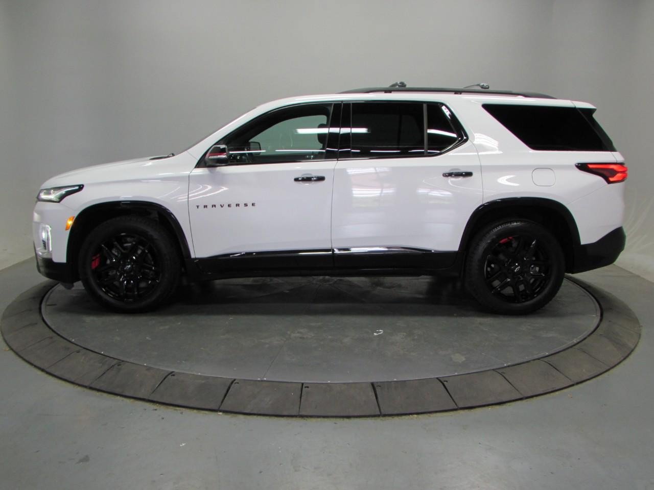 Used 2023 Chevrolet Traverse Premier w/ Redline Edition FWD image 4