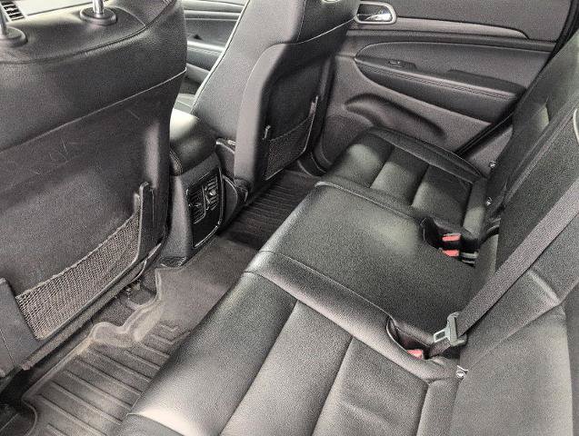 Used 2020 Jeep Grand Cherokee Laredo AWD/4WD image 22