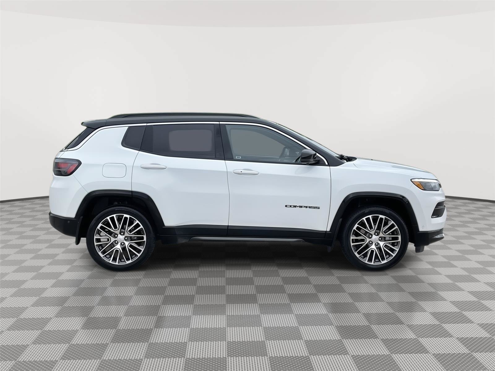 Used 2024 Jeep Compass Limited w/ Elite Group AWD/4WD image 6