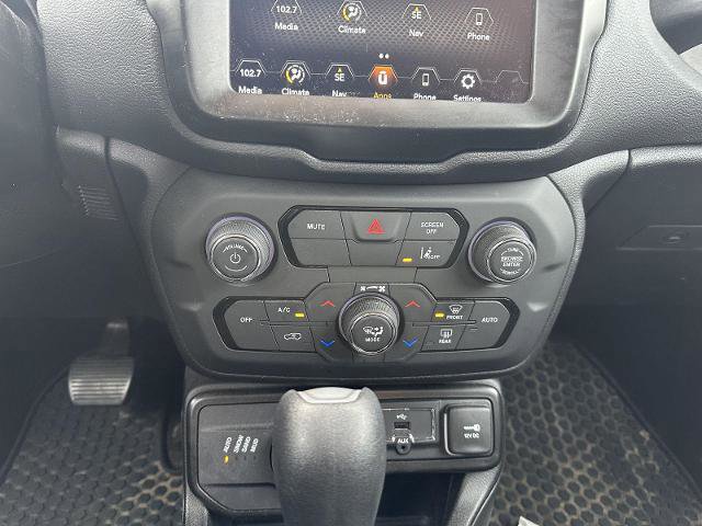 Used 2023 Jeep Renegade Latitude AWD/4WD image 24