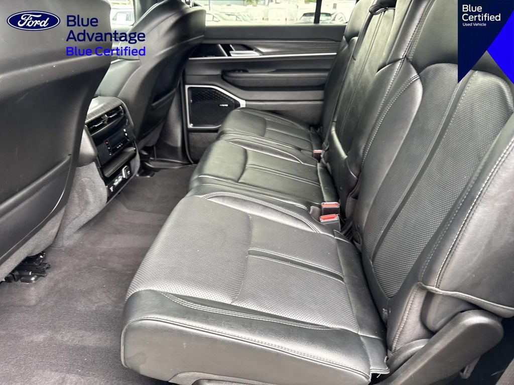 Used 2024 Jeep Wagoneer Series II w/ Flexible Seating Group RWD image 13