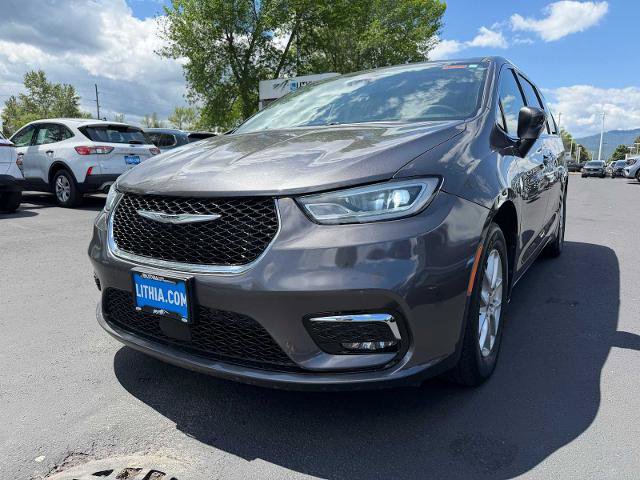 Used 2023 Chrysler Pacifica Touring-L FWD image 1