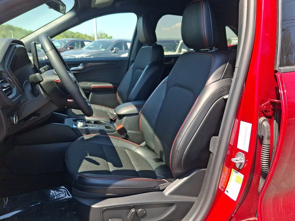 Certified 2025 Ford Escape ST-Line w/ Tech Pack #1 AWD/4WD image 13