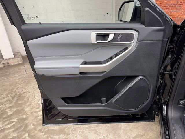 Certified 2022 Ford Explorer XLT w/ Equipment Group 202A image 11